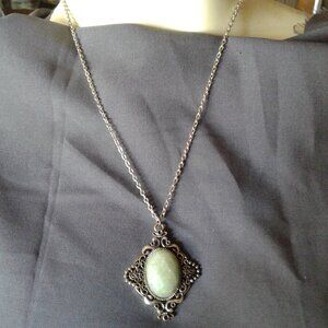 Necklace Pale Green Cut Stone